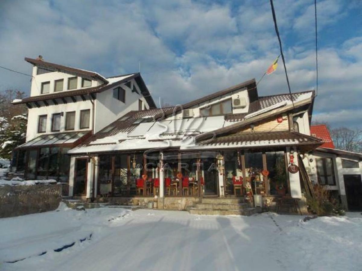La Marele Moft Hotel Slănic Eksteriør billede