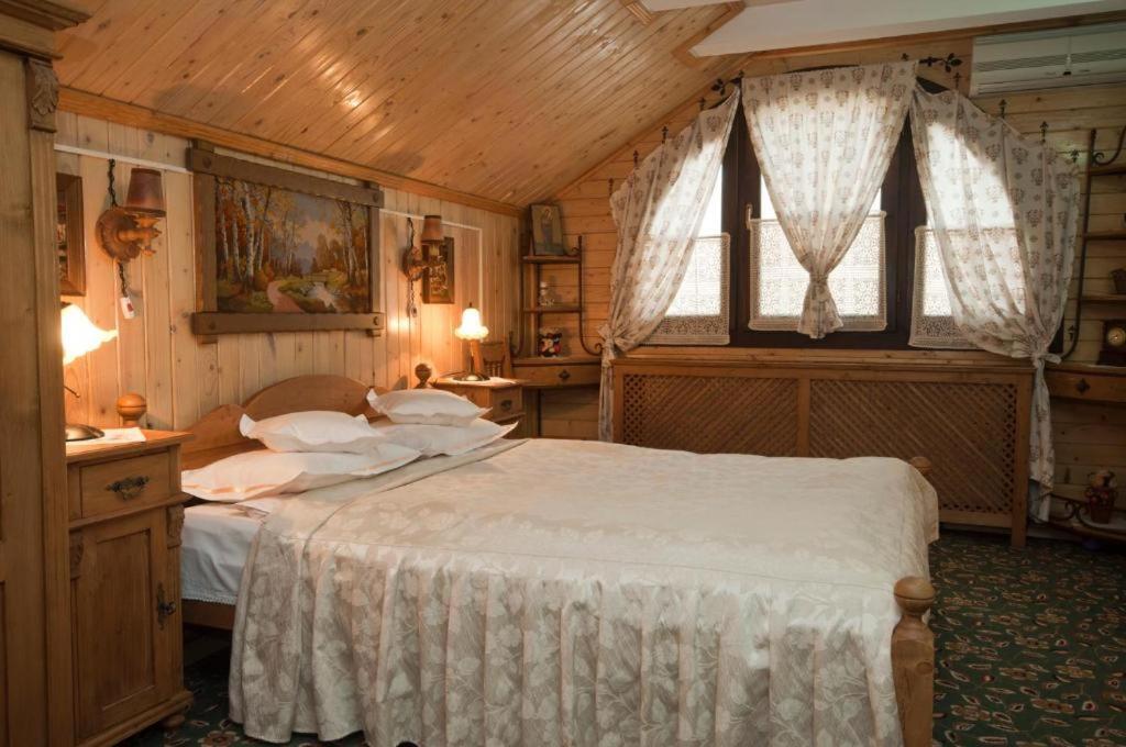 La Marele Moft Hotel Slănic Eksteriør billede