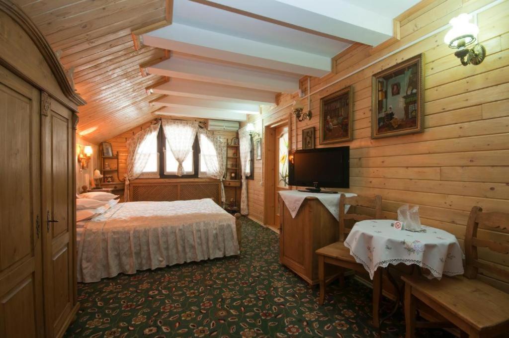 La Marele Moft Hotel Slănic Eksteriør billede